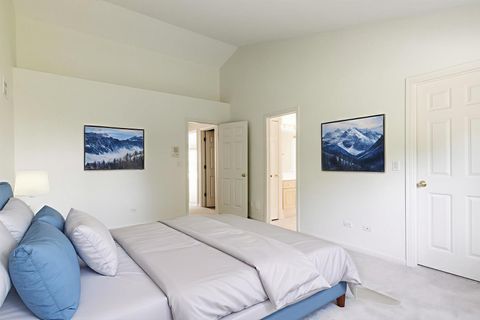 Tiny photo for 2 Melbourne Court, Lake In The Hills, IL 60156 (MLS # 12468155)