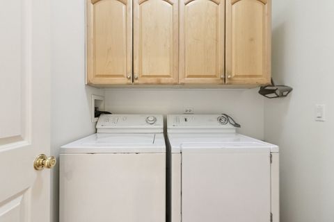 Tiny photo for 2 Melbourne Court, Lake In The Hills, IL 60156 (MLS # 12468155)