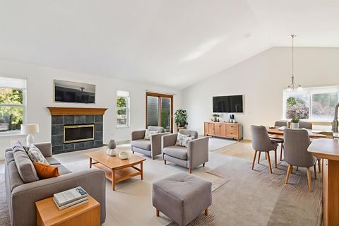 Tiny photo for 2 Melbourne Court, Lake In The Hills, IL 60156 (MLS # 12468155)