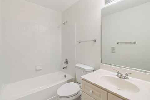 Tiny photo for 2 Melbourne Court, Lake In The Hills, IL 60156 (MLS # 12468155)