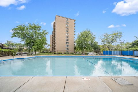 Tiny photo for 7033 N KEDZIE Avenue #815, Chicago, IL 60645 (MLS # 12647464)