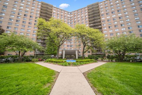 Photo of 7033 N KEDZIE Avenue #815, Chicago, IL 60645 (MLS # 12647464)