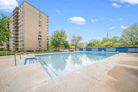 Tiny photo for 7033 N KEDZIE Avenue #815, Chicago, IL 60645 (MLS # 12647464)