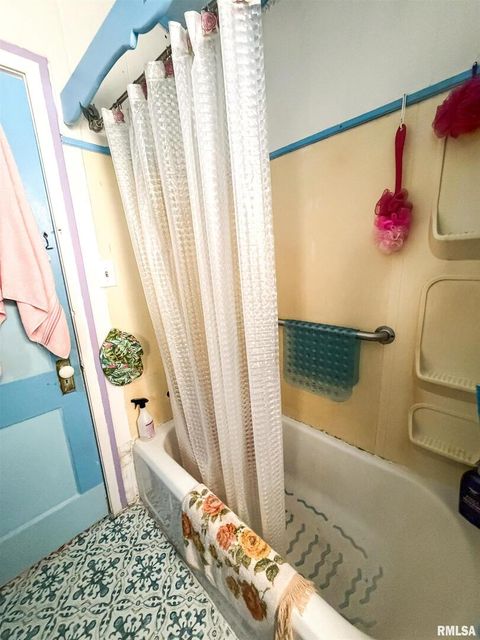 Tiny photo for 601 E LAFAYETTE Street, Olney, IL 62450 (MLS # EB460613)