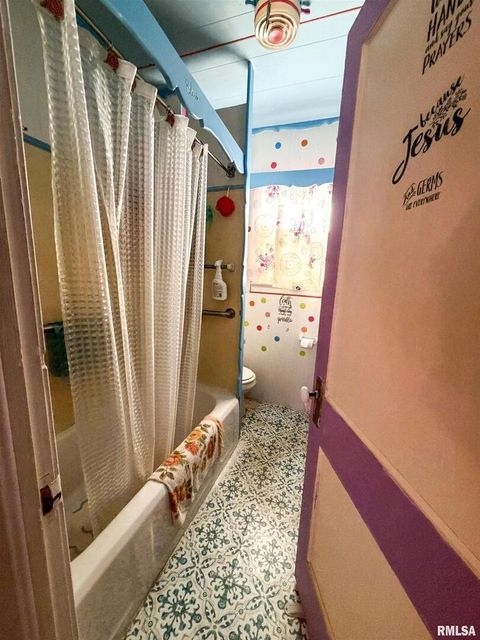 Tiny photo for 601 E LAFAYETTE Street, Olney, IL 62450 (MLS # EB460613)