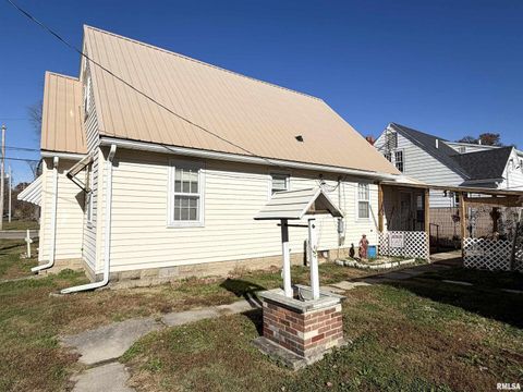 Tiny photo for 601 E LAFAYETTE Street, Olney, IL 62450 (MLS # EB460613)