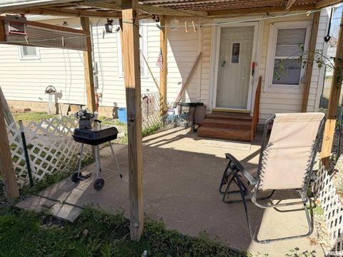 Tiny photo for 601 E LAFAYETTE Street, Olney, IL 62450 (MLS # EB460613)