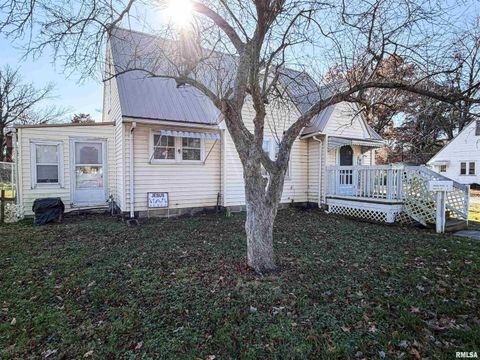 Tiny photo for 601 E LAFAYETTE Street, Olney, IL 62450 (MLS # EB460613)