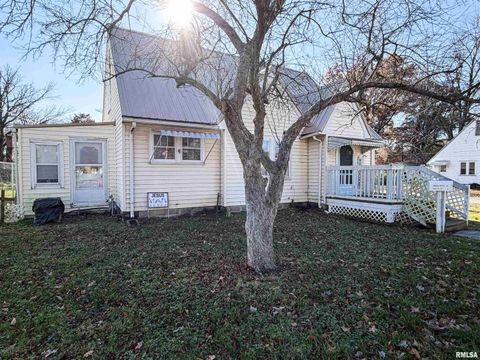 Tiny photo for 601 E LAFAYETTE Street, Olney, IL 62450 (MLS # EB460613)