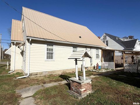 Tiny photo for 601 E LAFAYETTE Street, Olney, IL 62450 (MLS # EB460613)