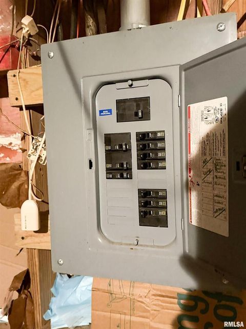 Tiny photo for 601 E LAFAYETTE Street, Olney, IL 62450 (MLS # EB460613)