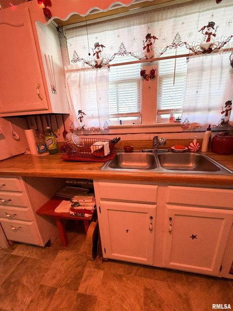 Tiny photo for 601 E LAFAYETTE Street, Olney, IL 62450 (MLS # EB460613)