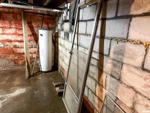 Tiny photo for 601 E LAFAYETTE Street, Olney, IL 62450 (MLS # EB460613)