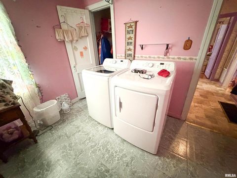 Tiny photo for 601 E LAFAYETTE Street, Olney, IL 62450 (MLS # EB460613)