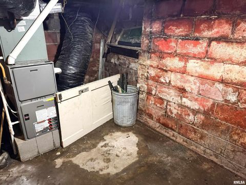 Tiny photo for 601 E LAFAYETTE Street, Olney, IL 62450 (MLS # EB460613)