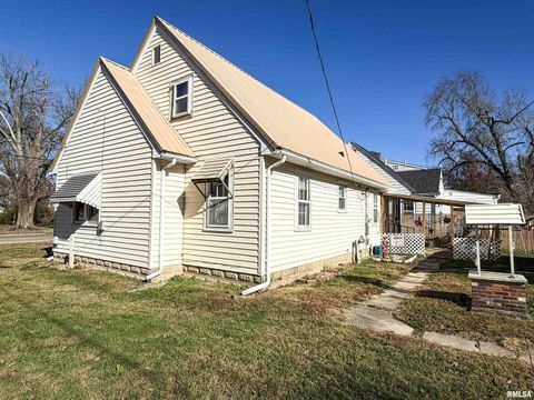 Tiny photo for 601 E LAFAYETTE Street, Olney, IL 62450 (MLS # EB460613)