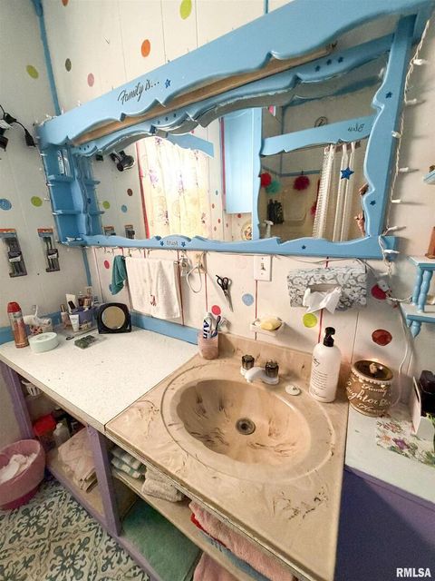 Tiny photo for 601 E LAFAYETTE Street, Olney, IL 62450 (MLS # EB460613)