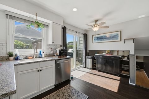 Tiny photo for 572 N Walnut Lane, Schaumburg, IL 60194 (MLS # 12700991)