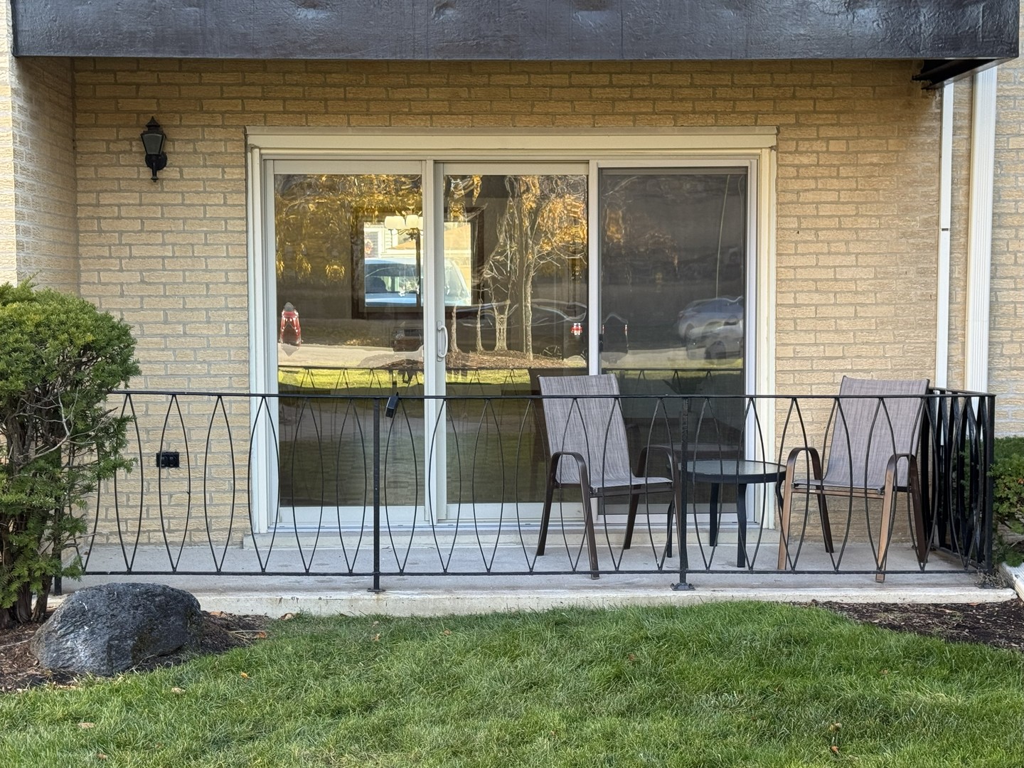 6875 N Northwest Highway 1D