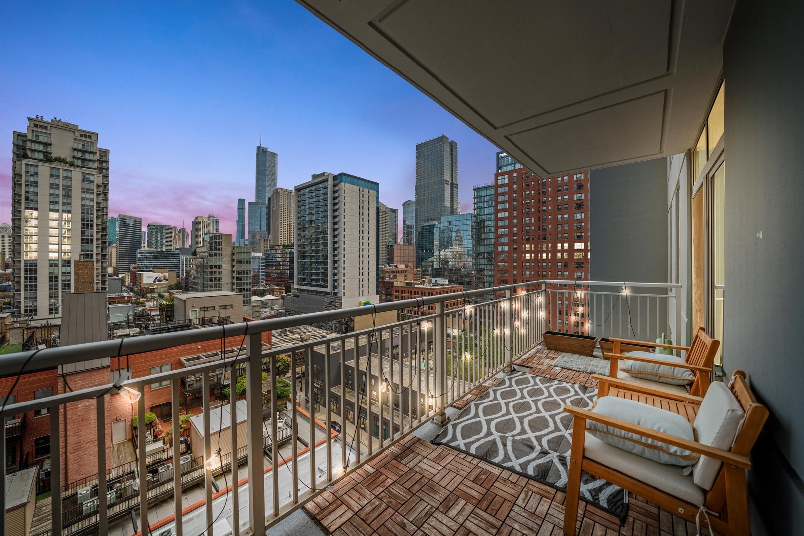 330 W GRAND Avenue 1207