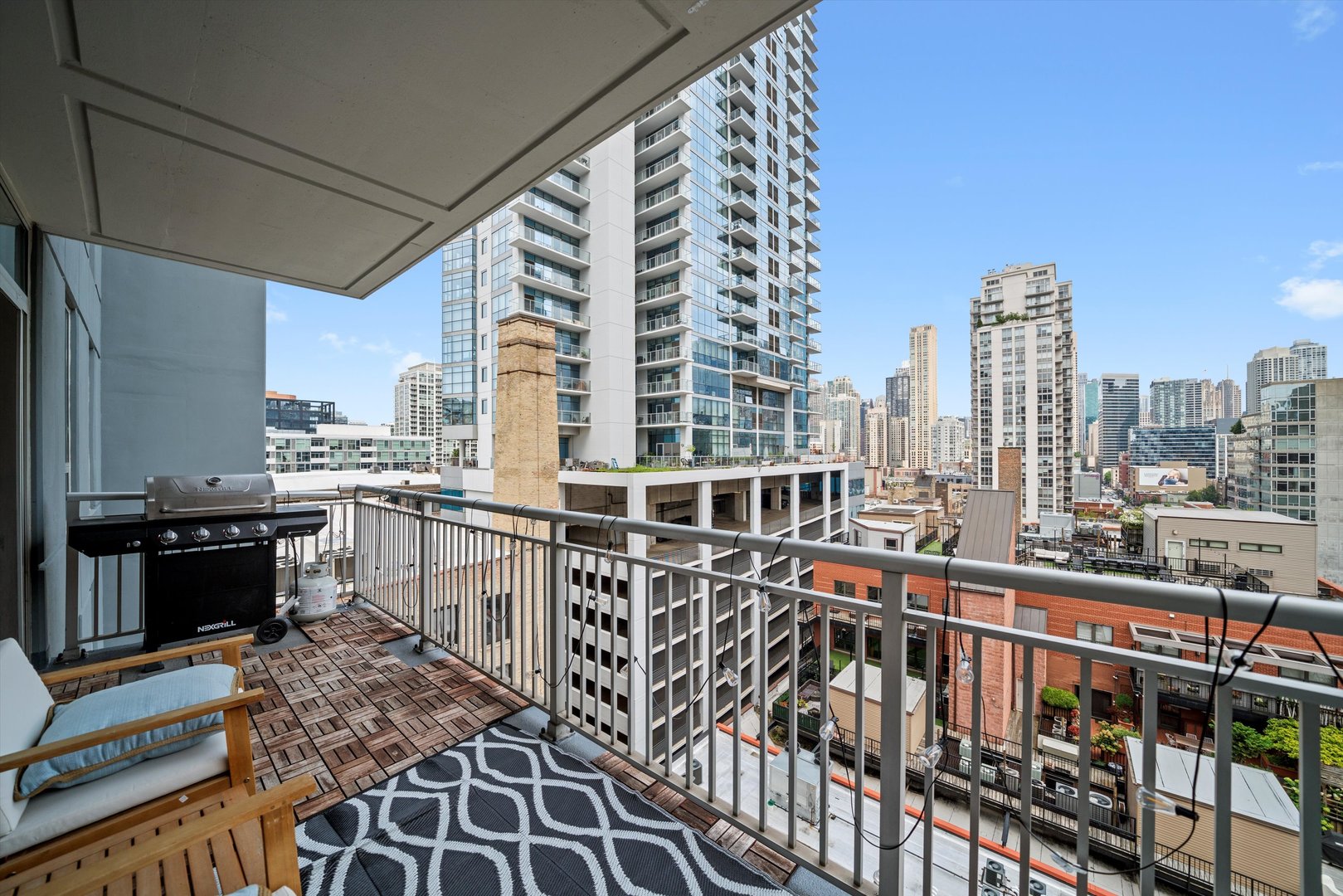 330 W GRAND Avenue 1207