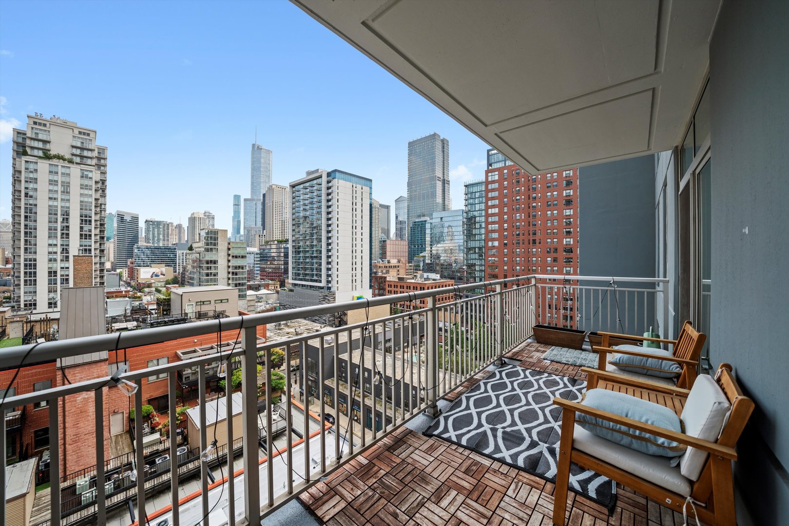 330 W GRAND Avenue 1207
