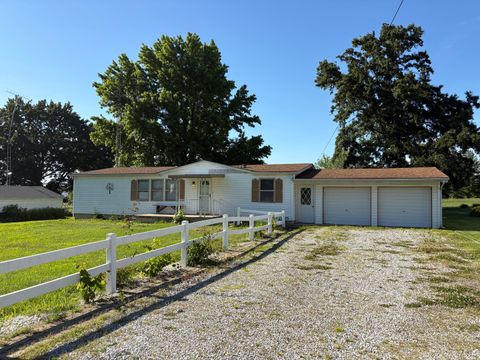 Tiny photo for 173 Greenview Road, Centralia, IL 62801 (MLS # 12669028)
