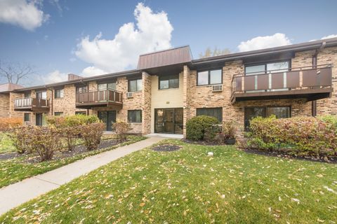Photo of 2628 N Windsor Drive #101, Arlington Heights, IL 60004 (MLS # 12520683)