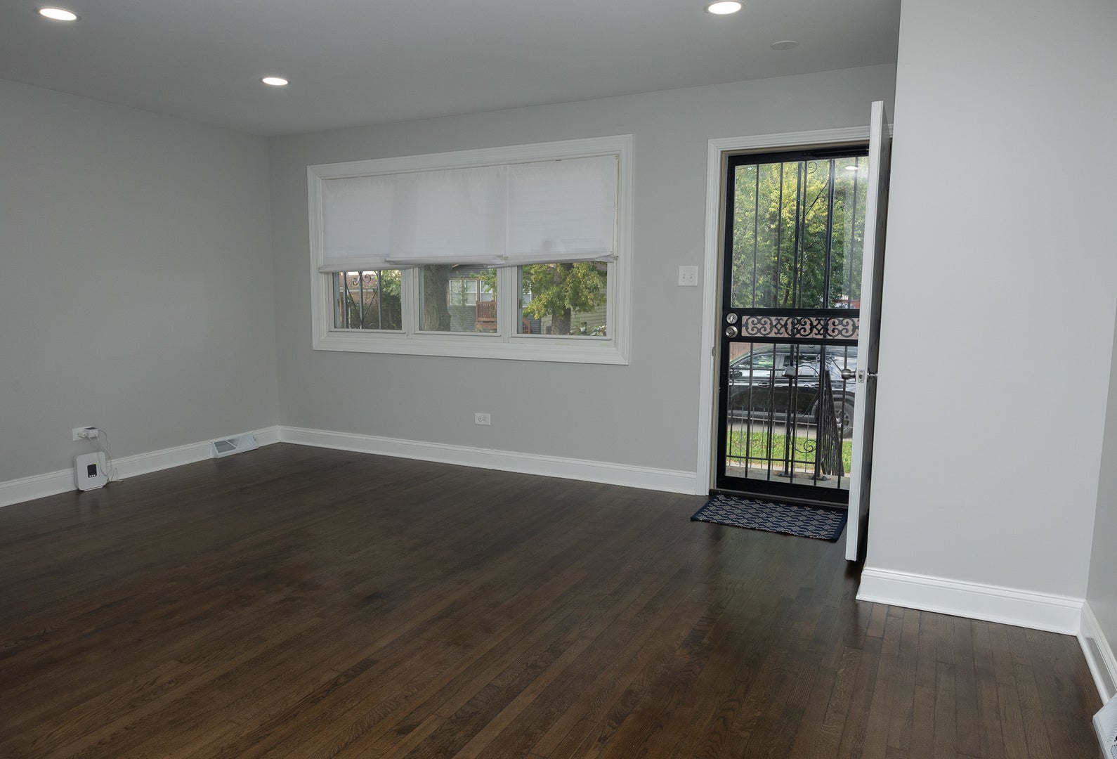 343 W 102nd Place - Photo 3