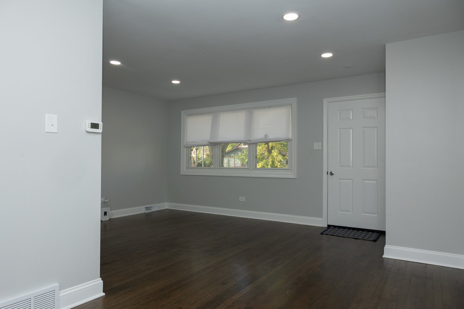 343 W 102nd Place - Photo 4
