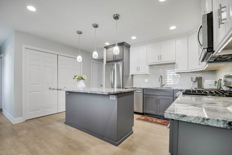 Tiny photo for 6914 Richmond Avenue, Darien, IL 60561 (MLS # 12601084)