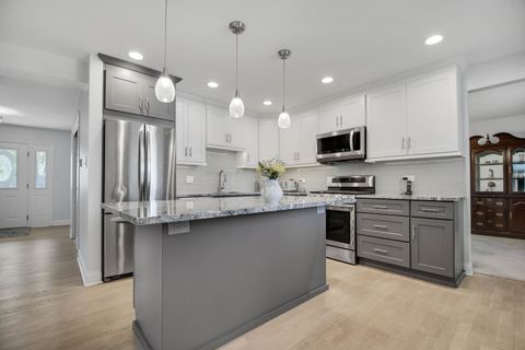 Tiny photo for 6914 Richmond Avenue, Darien, IL 60561 (MLS # 12601084)