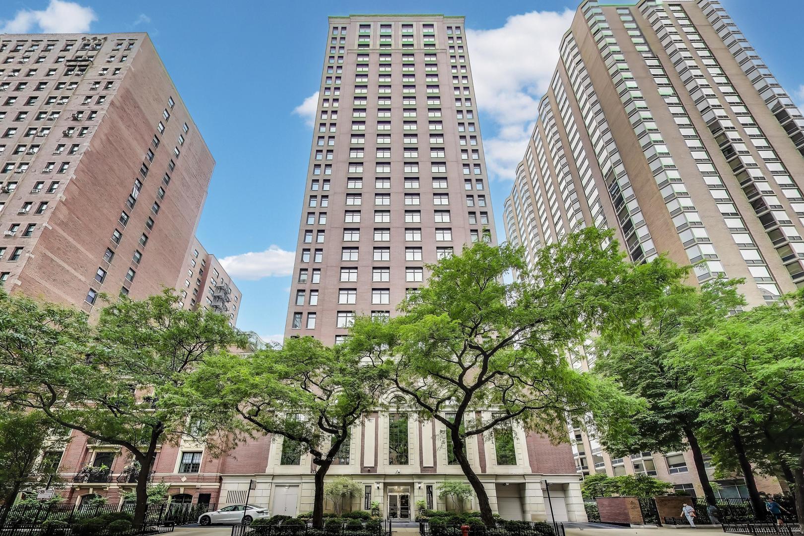 1122 N Dearborn Street 7A