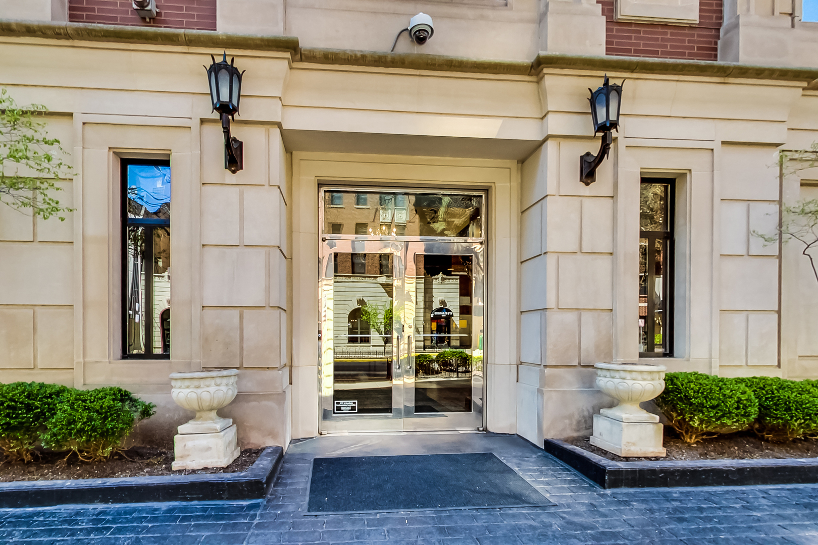 1122 N Dearborn Street 7A