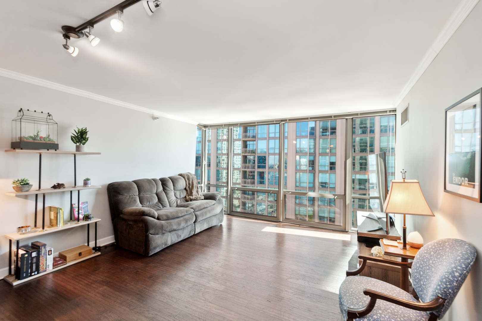 2 E ERIE Street 2114