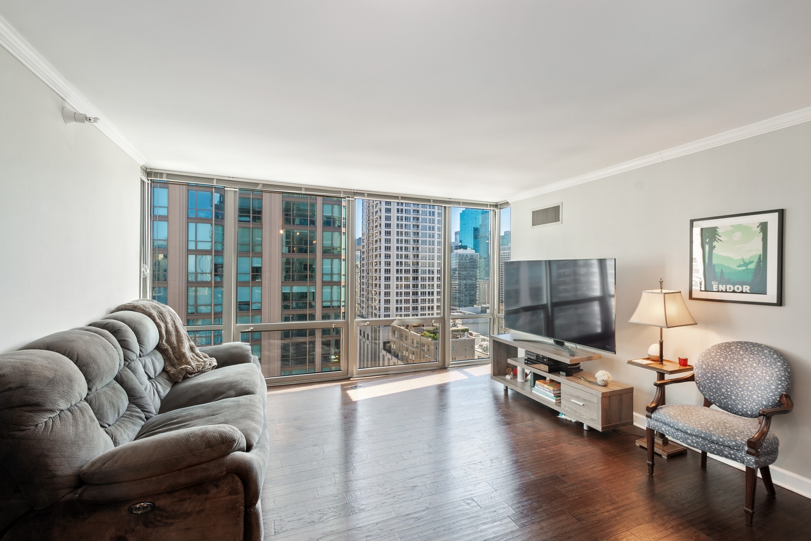 2 E ERIE Street 2114