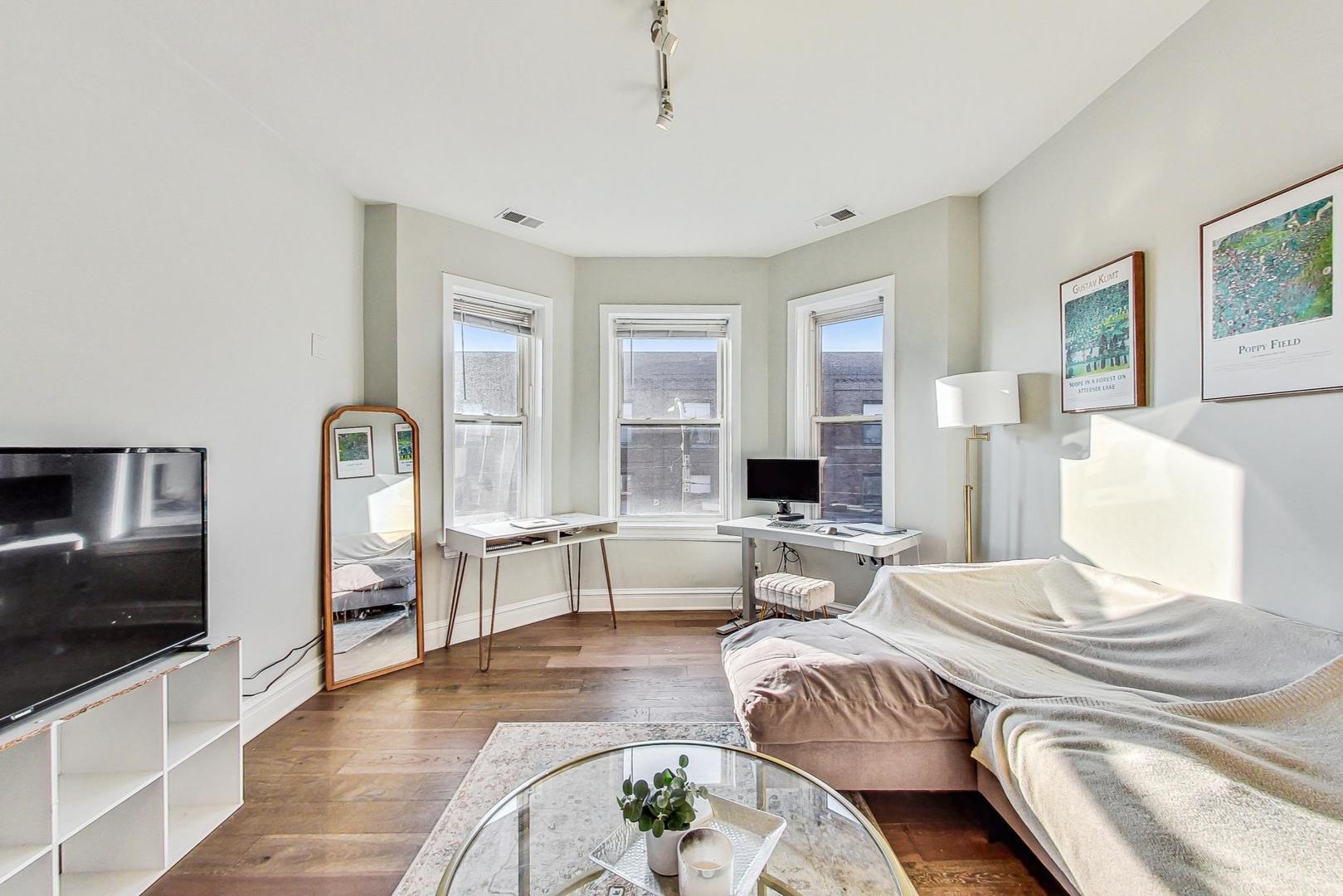 2541 N California Avenue 3