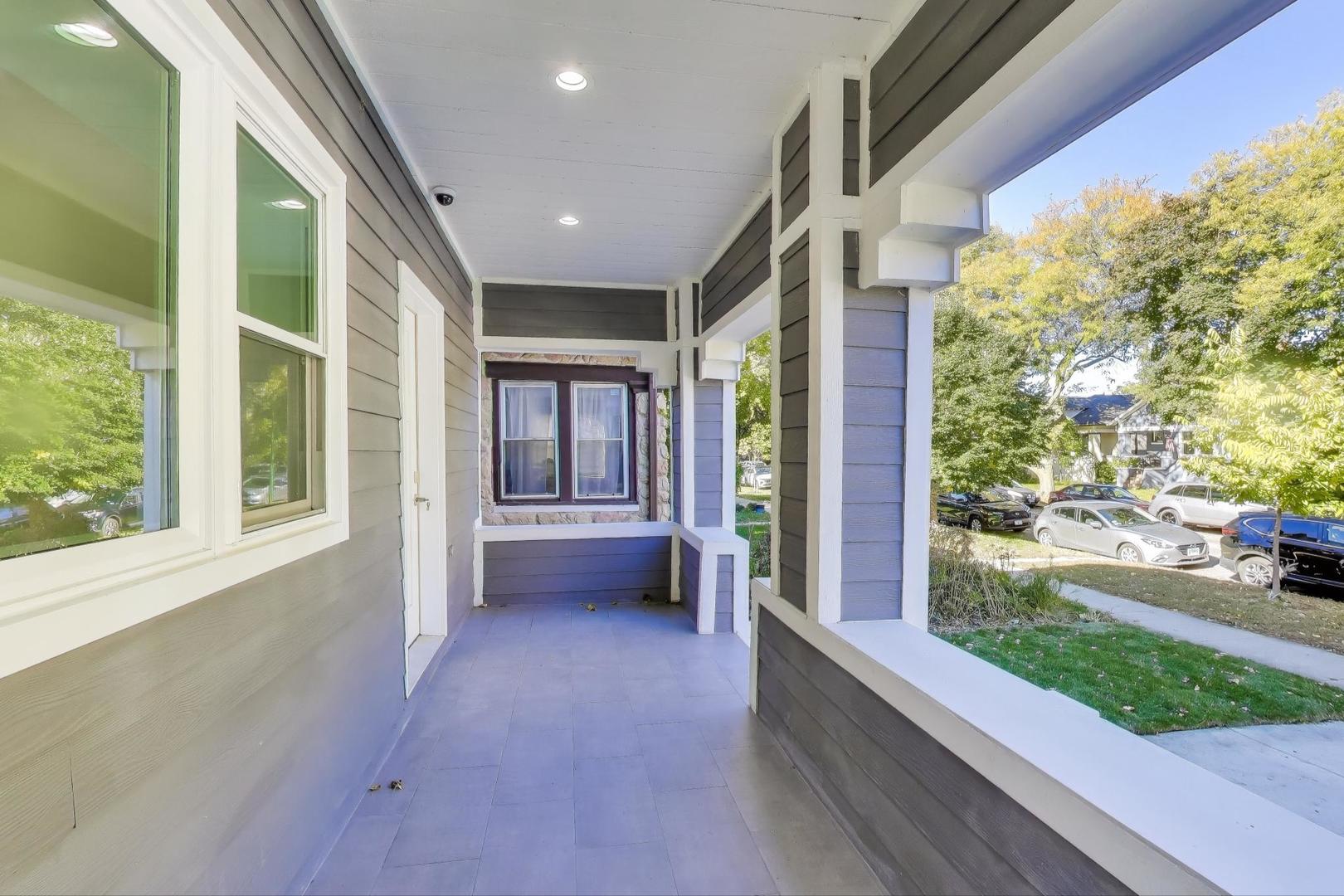 1721 W Arthur Avenue