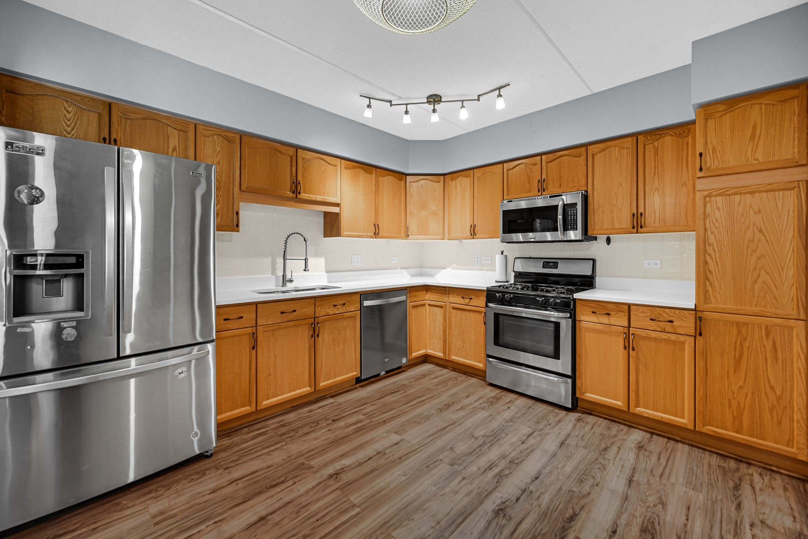 1636 Ashland Avenue 209