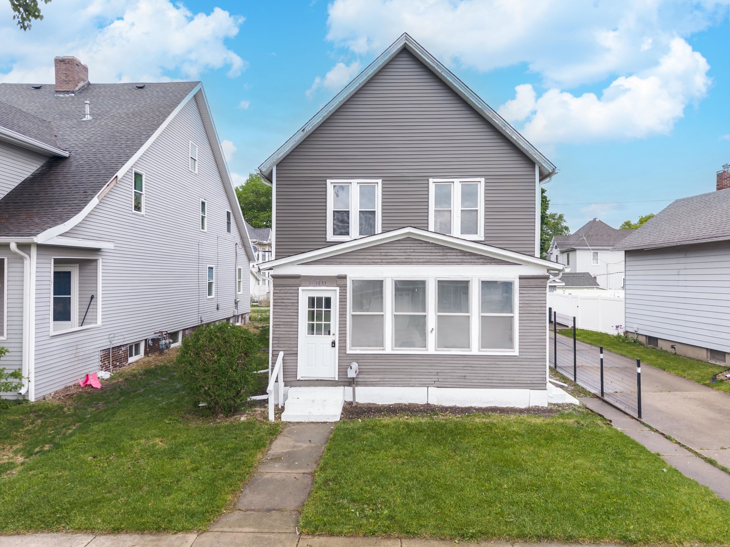 609 E Water Street