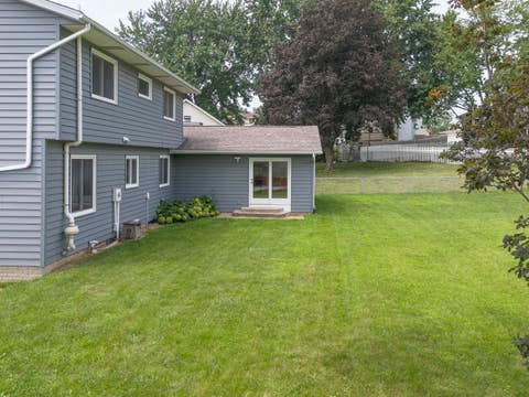 Tiny photo for 2604 E 34th Street Court, Davenport, IA 52807 (MLS # 12627160)