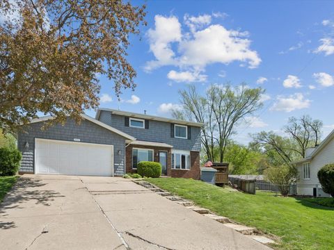 Tiny photo for 2604 E 34th Street Court, Davenport, IA 52807 (MLS # 12627160)