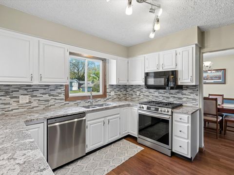 Tiny photo for 2604 E 34th Street Court, Davenport, IA 52807 (MLS # 12627160)