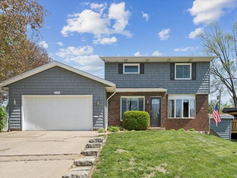 Tiny photo for 2604 E 34th Street Court, Davenport, IA 52807 (MLS # 12627160)