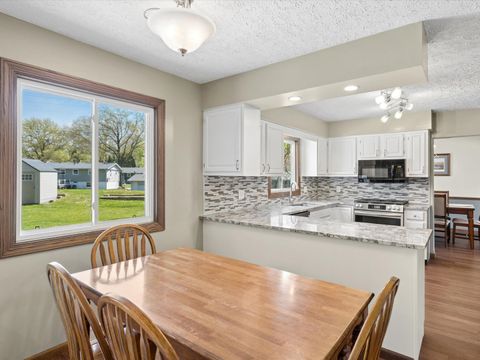 Tiny photo for 2604 E 34th Street Court, Davenport, IA 52807 (MLS # 12627160)
