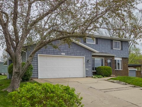 Tiny photo for 2604 E 34th Street Court, Davenport, IA 52807 (MLS # 12627160)