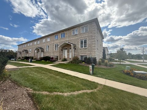 Tiny photo for 183 N EAST RIVER Road #C1, Des Plaines, IL 60016 (MLS # 12516966)