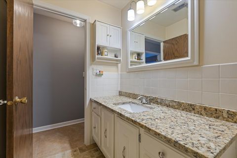 Tiny photo for 7710 Dempster St #404, Morton Grove, IL 60053 (MLS # 12547308)