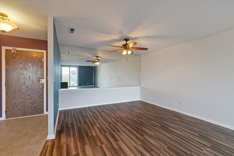 Tiny photo for 7710 Dempster St #404, Morton Grove, IL 60053 (MLS # 12547308)