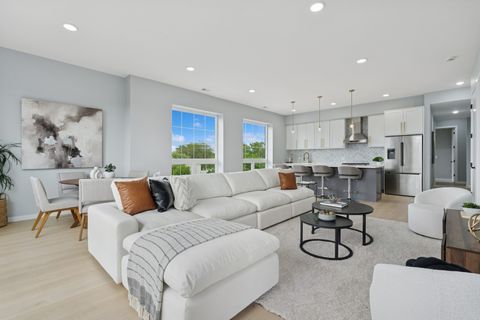 Tiny photo for 5830 N Lincoln Avenue #2E, Chicago, IL 60659 (MLS # 12506852)